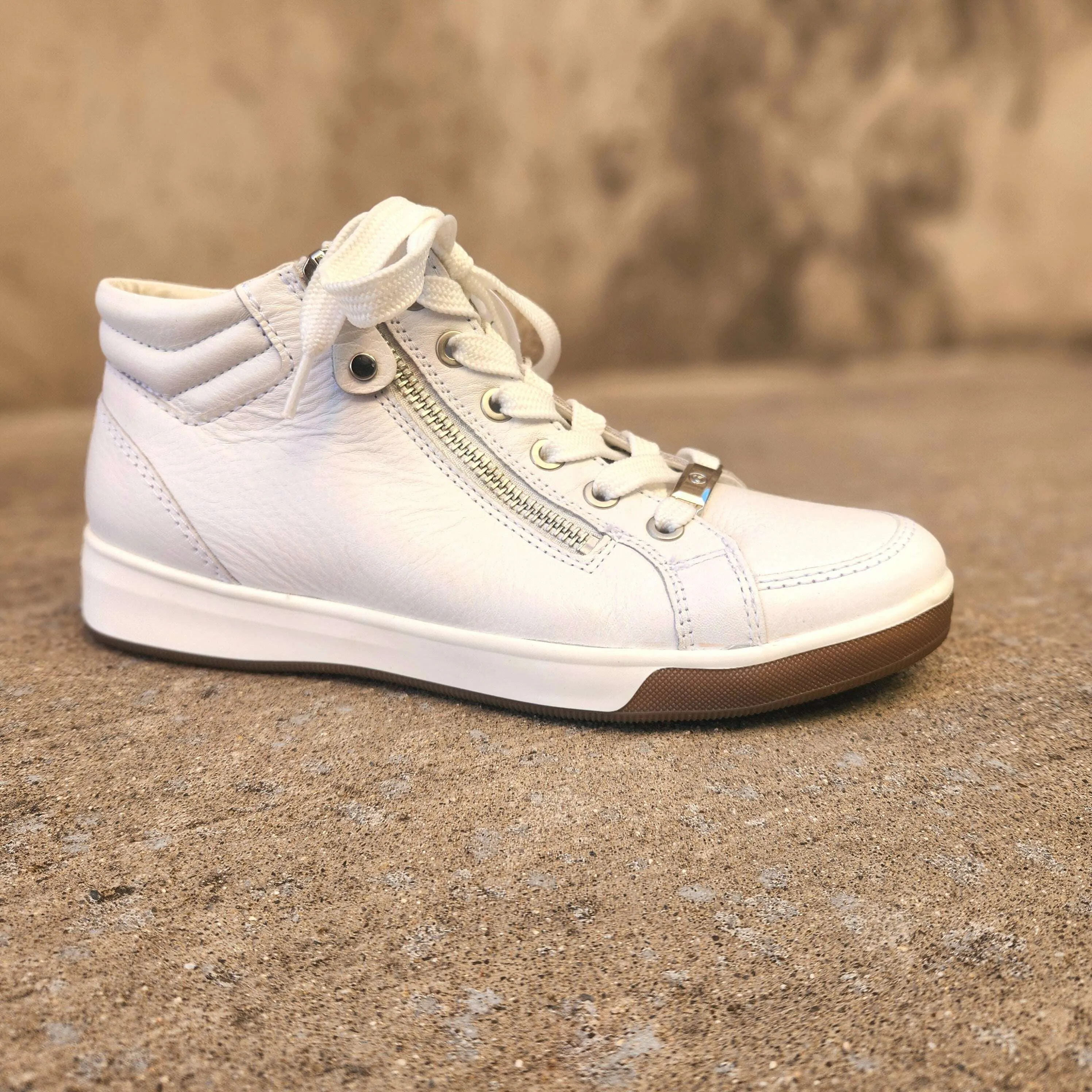 ARA - REI High Top in White